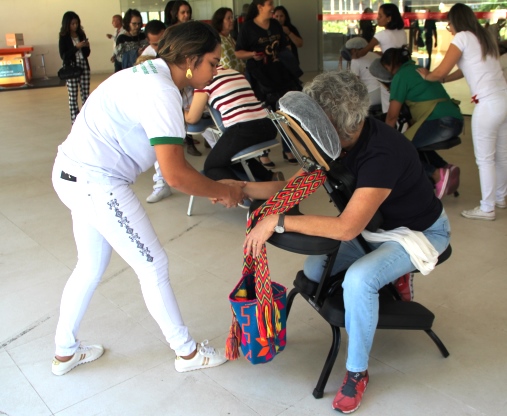 Ana Clarice aproveitou a oportunidade para ter seus cinco minutos de relaxamento: Ana Clarice aproveitou a oportunidade para ter seus cinco minutos de relaxamento: